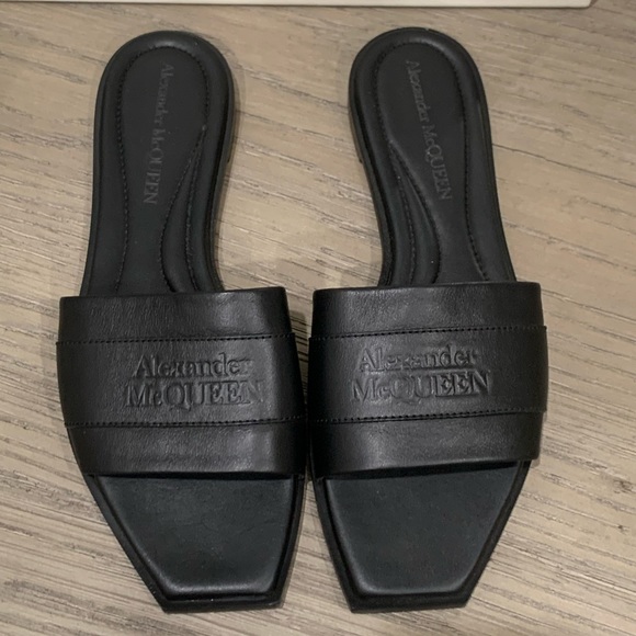 Alexander McQueen Logo Embossed Sandals - Picture 7 of 11